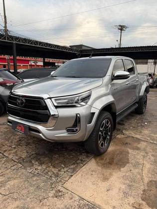 TOYOTA HILUX 2.8 D-4D TURBO DIESEL CD SRX PLUS 4X4 AUTOMÁTICO TOYOTA HILUX 2.8 D-4D TURBO DIESEL CD SRX PLUS 4X4 AUTOMÁTICO